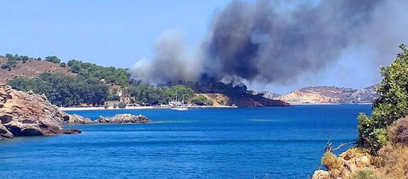 Σάμος: Βελτιωμένη η εικόνα της φωτιάς στην περιοχή Μεσόκαμπος